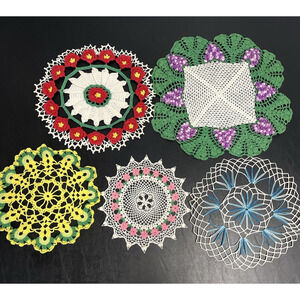 Vintage 5 Pc Lot Set Table Dresser Doily Crochet Grapes Poinsettia Granny Core